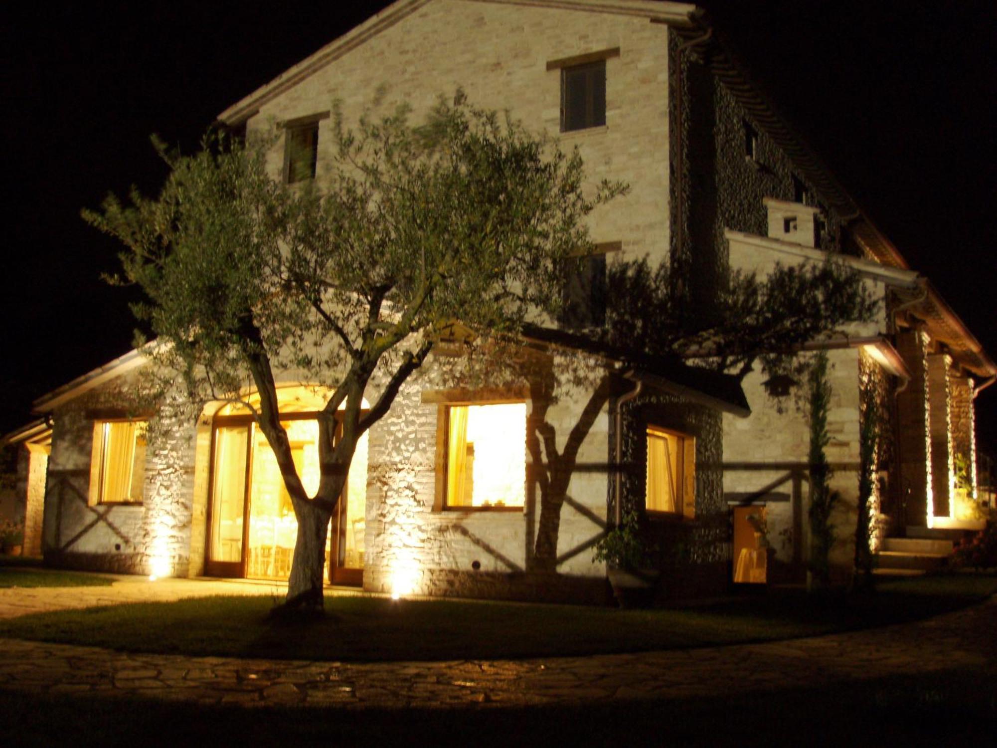 Agriturismo Casal San Sergio ฟอสซอมโบรเน ภายนอก รูปภาพ