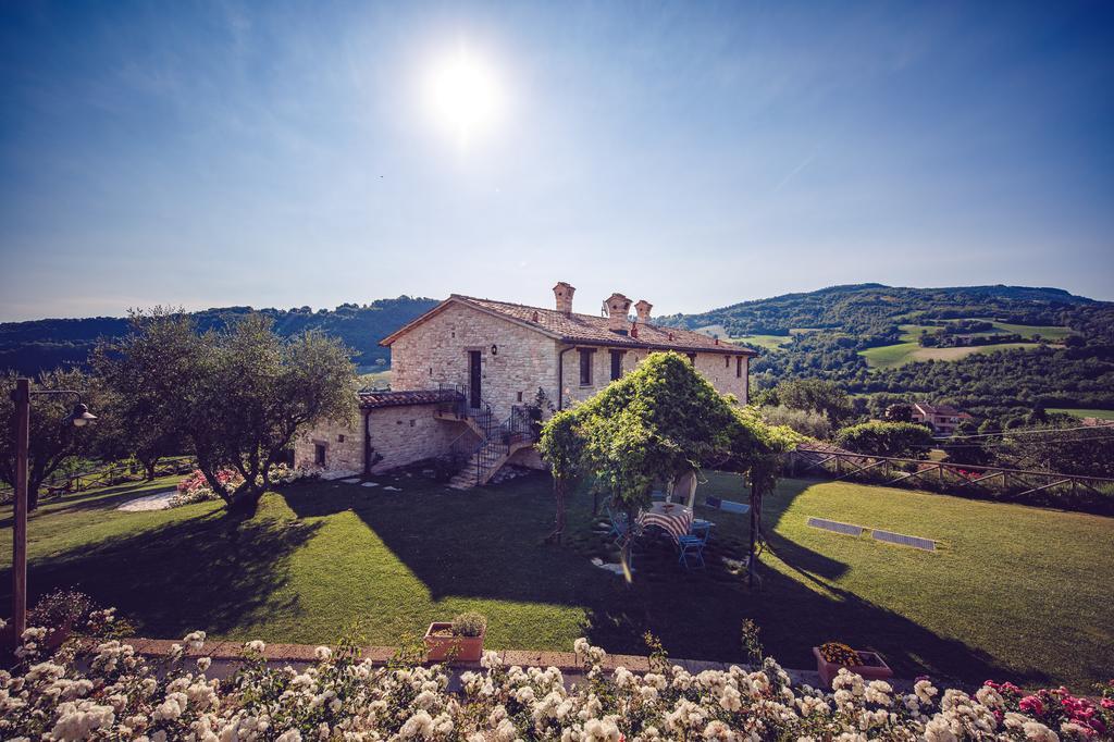 Agriturismo Casal San Sergio ฟอสซอมโบรเน ภายนอก รูปภาพ
