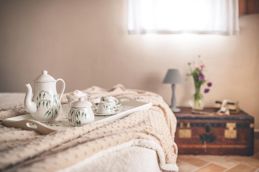 Agriturismo Casal San Sergio ฟอสซอมโบรเน ภายนอก รูปภาพ