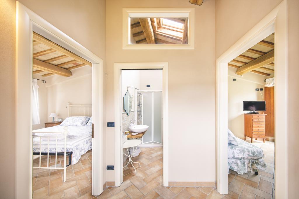 Agriturismo Casal San Sergio ฟอสซอมโบรเน ภายนอก รูปภาพ