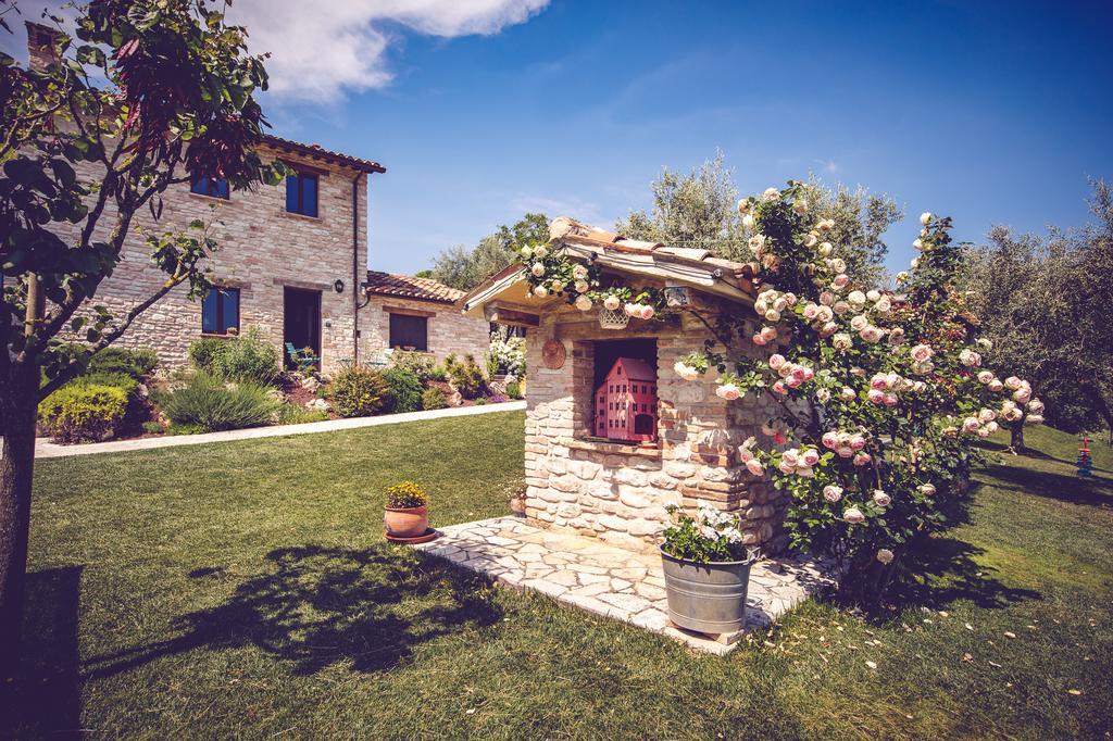 Agriturismo Casal San Sergio ฟอสซอมโบรเน ภายนอก รูปภาพ