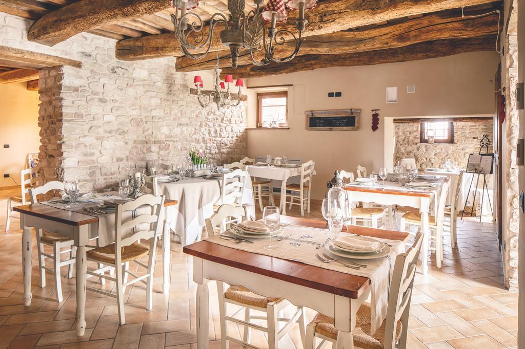 Agriturismo Casal San Sergio ฟอสซอมโบรเน ภายนอก รูปภาพ