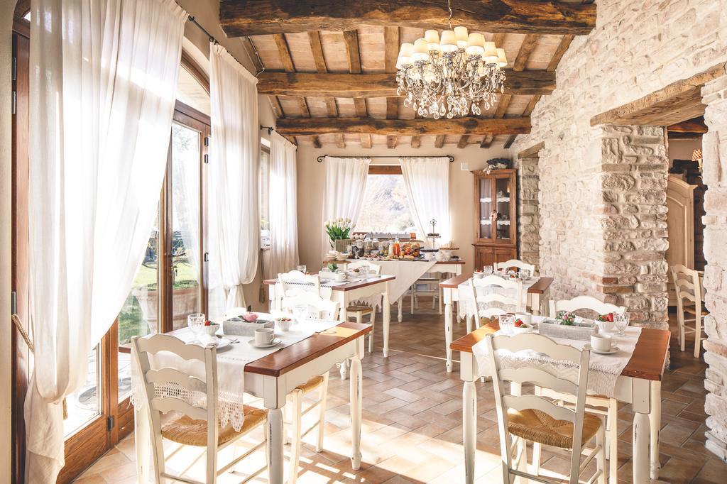 Agriturismo Casal San Sergio ฟอสซอมโบรเน ภายนอก รูปภาพ