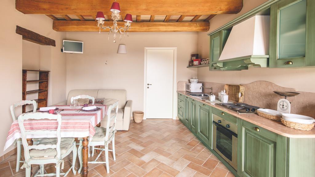 Agriturismo Casal San Sergio ฟอสซอมโบรเน ภายนอก รูปภาพ