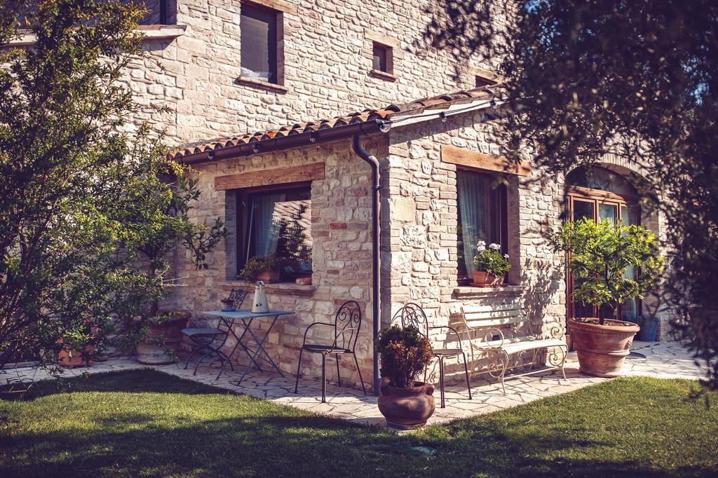 Agriturismo Casal San Sergio ฟอสซอมโบรเน ภายนอก รูปภาพ