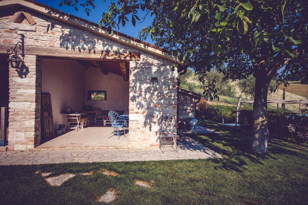 Agriturismo Casal San Sergio ฟอสซอมโบรเน ภายนอก รูปภาพ