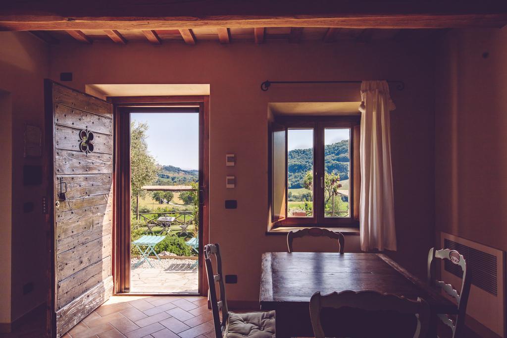 Agriturismo Casal San Sergio ฟอสซอมโบรเน ภายนอก รูปภาพ