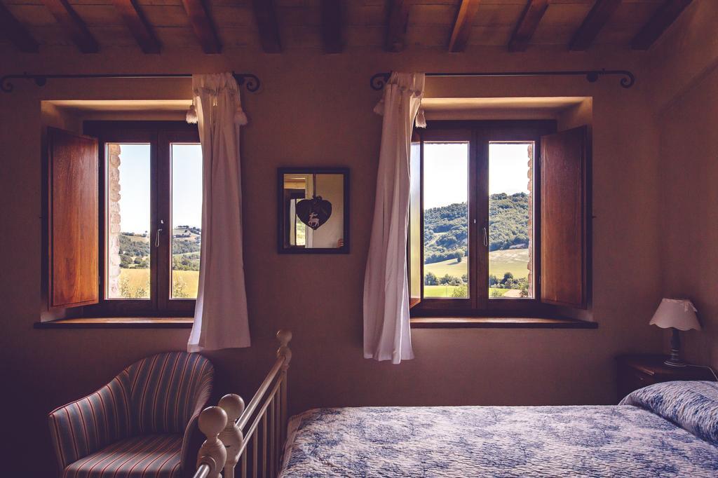 Agriturismo Casal San Sergio ฟอสซอมโบรเน ภายนอก รูปภาพ