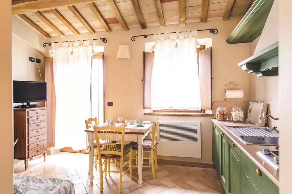 Agriturismo Casal San Sergio ฟอสซอมโบรเน ภายนอก รูปภาพ