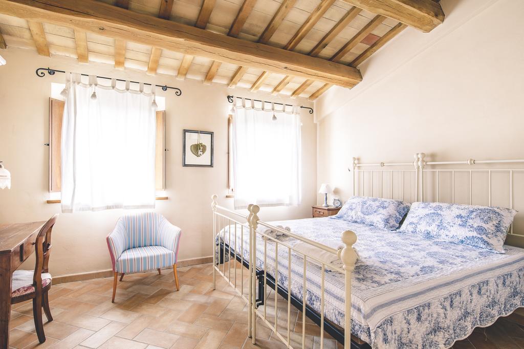 Agriturismo Casal San Sergio ฟอสซอมโบรเน ภายนอก รูปภาพ