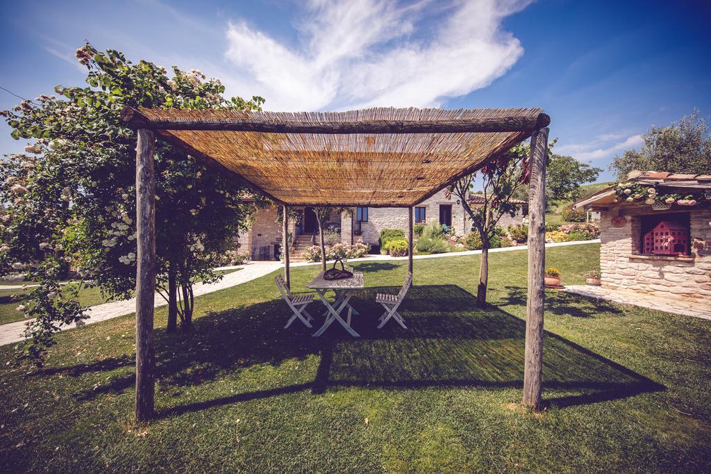 Agriturismo Casal San Sergio ฟอสซอมโบรเน ภายนอก รูปภาพ