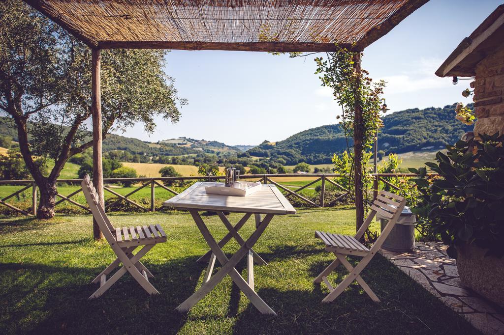 Agriturismo Casal San Sergio ฟอสซอมโบรเน ภายนอก รูปภาพ