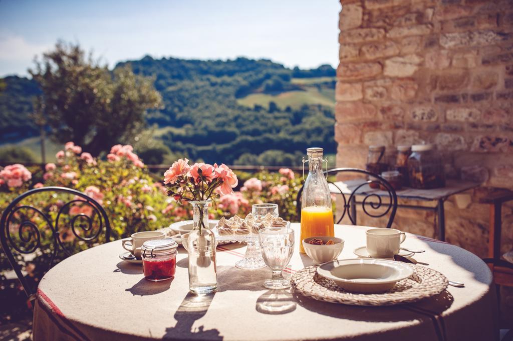 Agriturismo Casal San Sergio ฟอสซอมโบรเน ภายนอก รูปภาพ