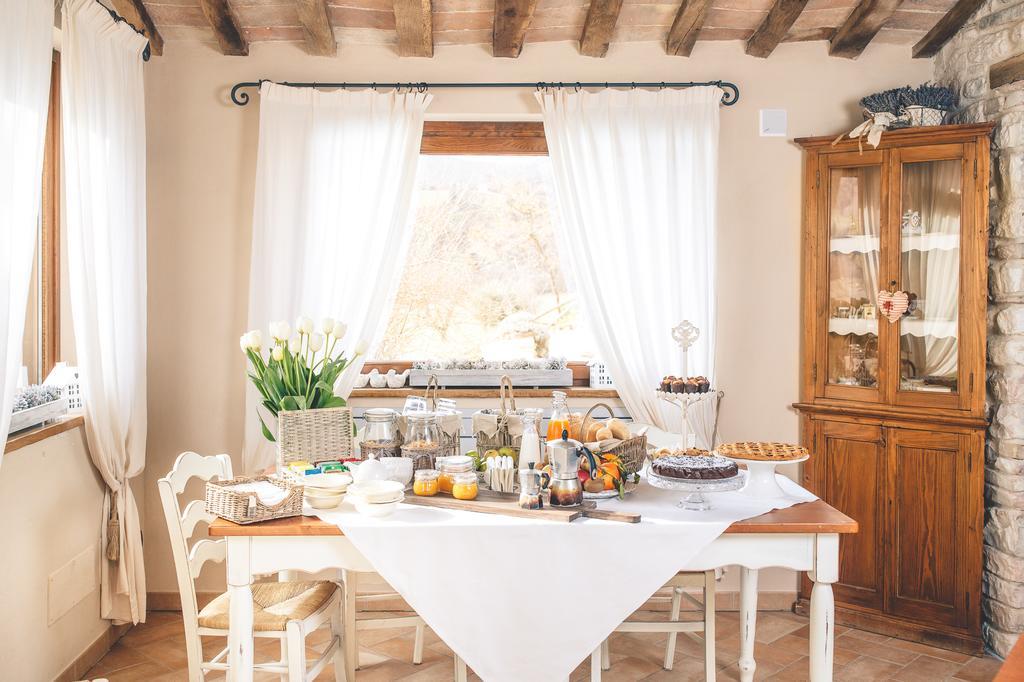 Agriturismo Casal San Sergio ฟอสซอมโบรเน ภายนอก รูปภาพ